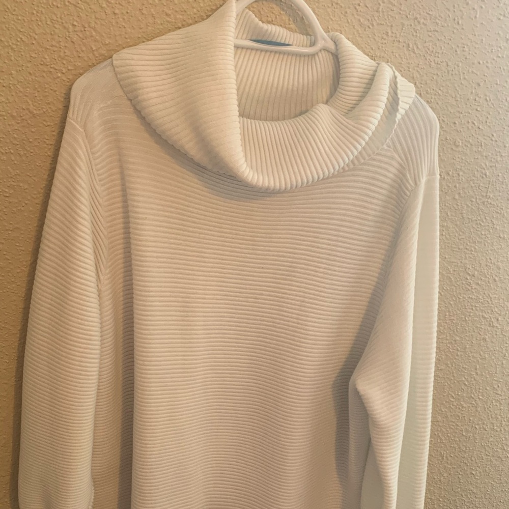 Long white turtle neck - Picture 2 of 2
